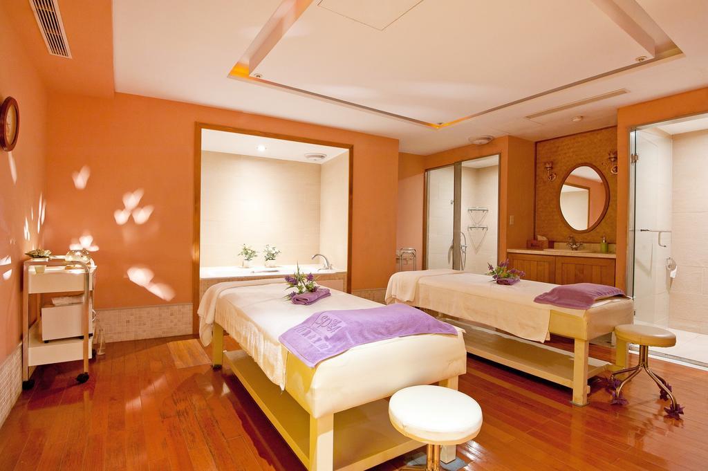 Hotel Royal Chihpin Wenquan Екстер'єр фото A treatment room at the spa