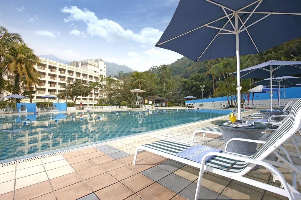 Hotel Royal Chihpin Wenquan Екстер'єр фото The swimming pool at the hotel